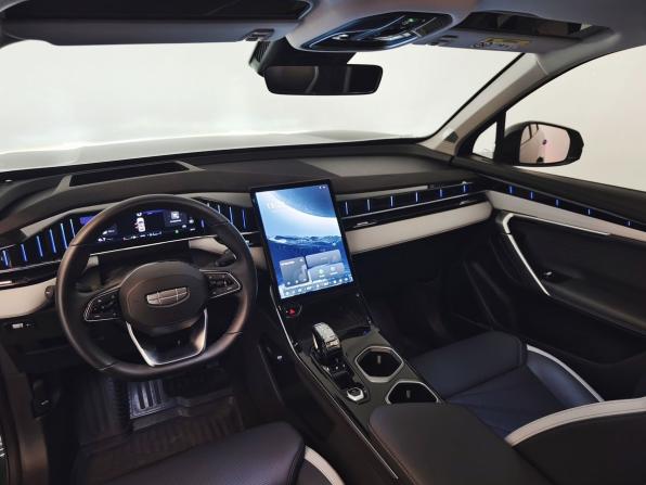 Geely Atlas II с пробегом 2024 года, цена 2 825 000 рублей, 23765 км, внедорожник, Автокод Объявления
