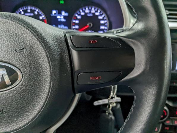 Kia Rio IV Рестайлинг с пробегом 2021 года, цена 1 690 000 рублей, 112000 км, хэтчбек, Автокод Объявления
