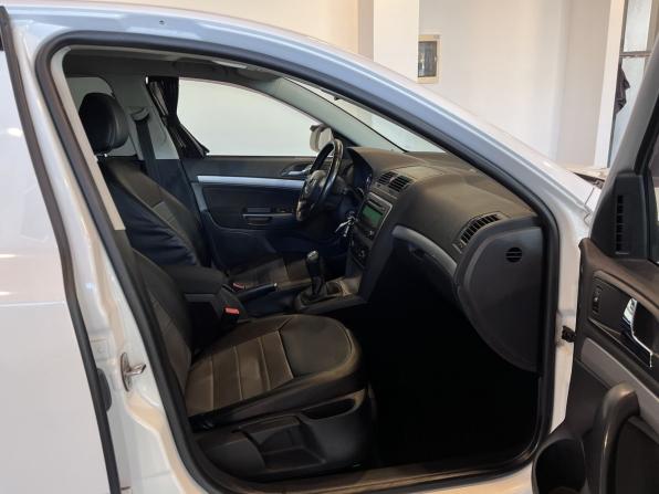Skoda Octavia II (A5) Рестайлинг с пробегом 2013 года, цена 940 000 рублей, 125848 км, лифтбек, Автокод Объявления