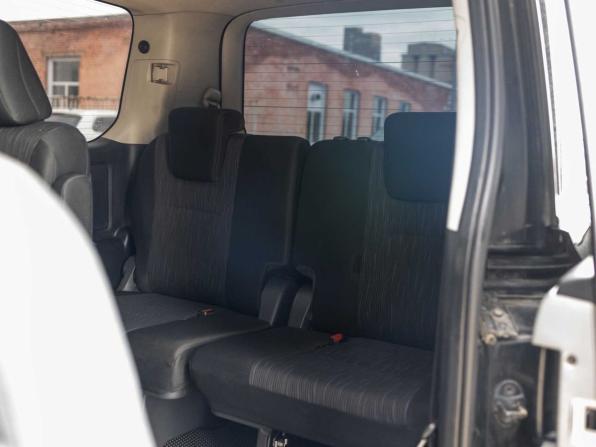 Toyota Voxy II (R70) Рестайлинг с пробегом 2011 года, цена 1 260 000 рублей, 246165 км, минивэн, Автокод Объявления