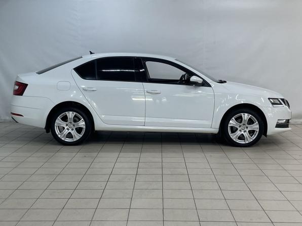 Skoda Octavia III (A7) Рестайлинг с пробегом 2017 года, цена 1 630 000 рублей, 176050 км, лифтбек, Автокод Объявления