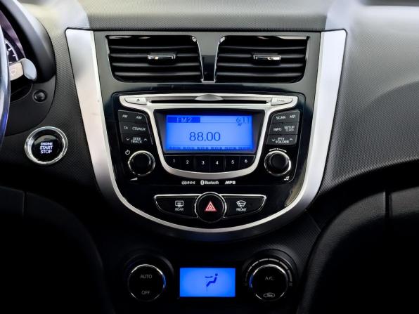Hyundai Solaris I с пробегом 2013 года, цена 950 000 рублей, 137449 км, седан, Автокод Объявления