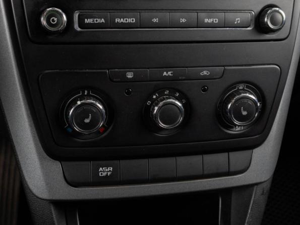 Skoda Yeti I Рестайлинг с пробегом 2014 года, цена 860 000 рублей, 265177 км, внедорожник, Автокод Объявления