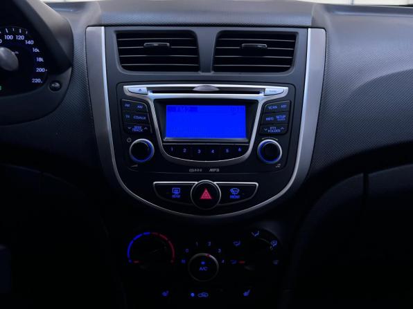 Hyundai Solaris I с пробегом 2012 года, цена 950 000 рублей, 120464 км, хэтчбек, Автокод Объявления