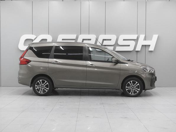 Suzuki Ertiga II Рестайлинг с пробегом 2022 года, цена 1 900 000 рублей, 135989 км, компактвэн, Автокод Объявления