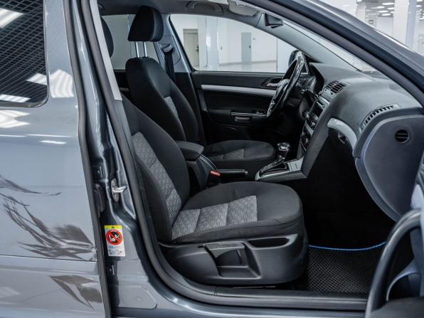 Skoda Octavia II (A5) Рестайлинг с пробегом 2011 года, цена 546 000 рублей, 230513 км, лифтбек, Автокод Объявления