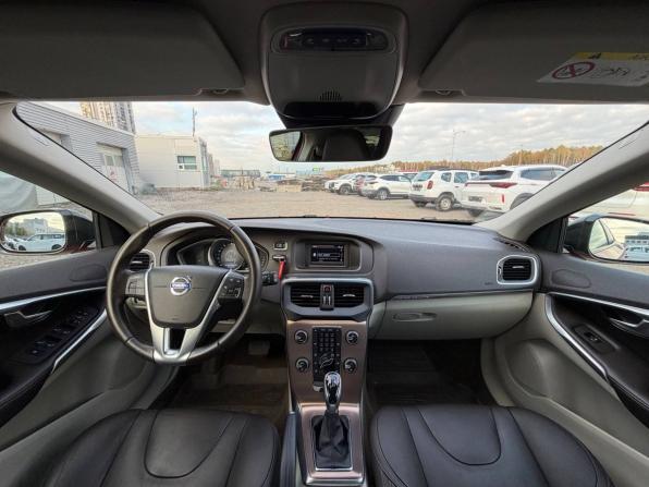 Volvo V40 Cross Country I с пробегом 2015 года, цена 1 300 000 рублей, 177000 км, хэтчбек, Автокод Объявления