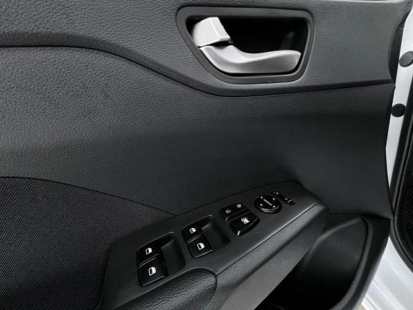 Hyundai Solaris II Рестайлинг с пробегом 2021 года, цена 1 699 000 рублей, 54345 км, седан, Автокод Объявления