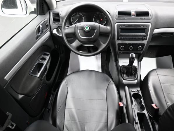 Skoda Octavia II (A5) Рестайлинг с пробегом 2013 года, цена 1 095 000 рублей, 137814 км, лифтбек, Автокод Объявления