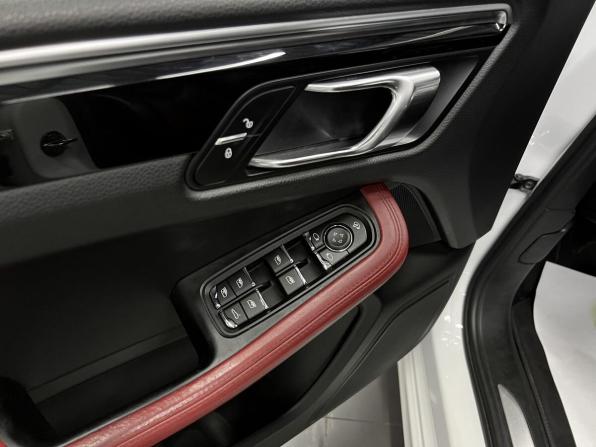 Porsche Macan I с пробегом 2015 года, цена 3 330 000 рублей, 199085 км, внедорожник, Автокод Объявления
