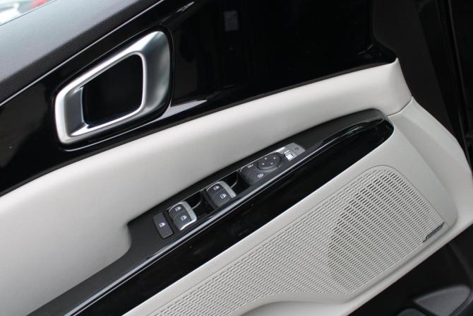 Kia Carnival IV Рестайлинг с пробегом 2023 года, цена 4 529 000 рублей, 46702 км, минивэн, Автокод Объявления