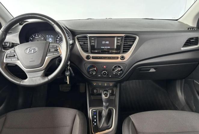 Hyundai Solaris II с пробегом 2018 года, цена 1 345 000 рублей, 115691 км, седан, Автокод Объявления