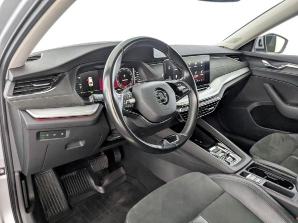 Skoda Octavia IV (A8) с пробегом 2021 года, цена 2 400 000 рублей, 80556 км, лифтбек, Автокод Объявления