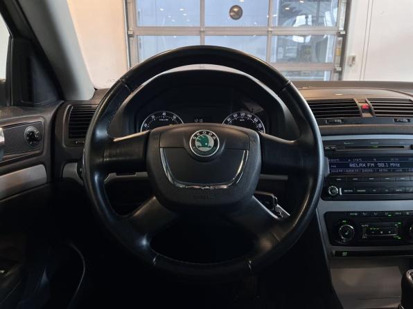 Skoda Octavia II (A5) Рестайлинг с пробегом 2013 года, цена 900 000 рублей, 185535 км, лифтбек, Автокод Объявления