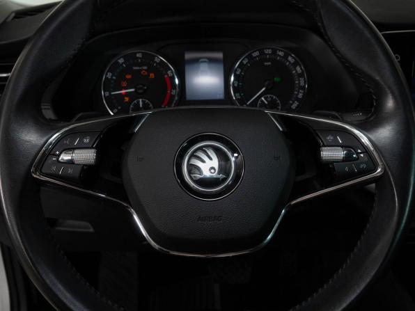 Skoda Octavia IV (A8) с пробегом 2021 года, цена 2 411 000 рублей, 45366 км, лифтбек, Автокод Объявления