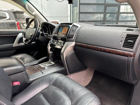 Toyota Land Cruiser 200 Series Рестайлинг 1 с пробегом 2015 года, цена 3 125 000 рублей, 430000 км, внедорожник, Автокод Объявления