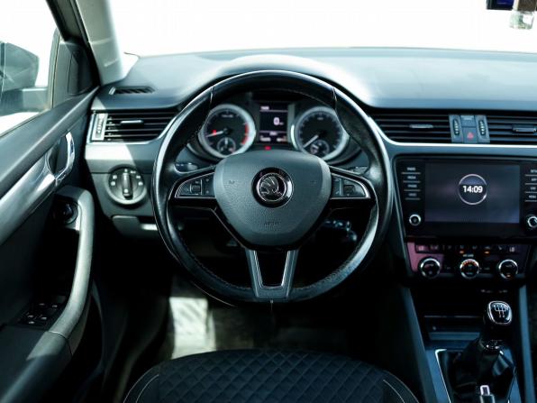 Skoda Octavia III (A7) Рестайлинг с пробегом 2017 года, цена 1 599 000 рублей, 132375 км, лифтбек, Автокод Объявления