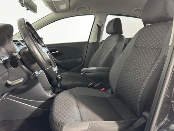 Volkswagen Polo V Рестайлинг с пробегом 2018 года, цена 999 900 рублей, 159373 км, седан, Автокод Объявления