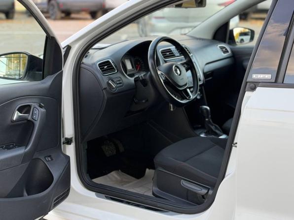 Volkswagen Polo V Рестайлинг с пробегом 2018 года, цена 1 099 000 рублей, 102276 км, седан, Автокод Объявления
