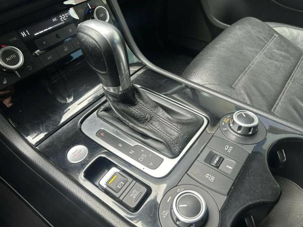 Volkswagen Touareg II с пробегом 2014 года, цена 1 940 000 рублей, 274509 км, внедорожник, Автокод Объявления