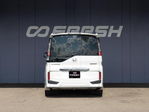 Honda Stepwgn V Рестайлинг с пробегом 2017 года, цена 2 120 000 рублей, 147188 км, минивэн, Автокод Объявления