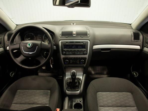 Skoda Octavia II (A5) Рестайлинг с пробегом 2013 года, цена 895 000 рублей, 194373 км, лифтбек, Автокод Объявления