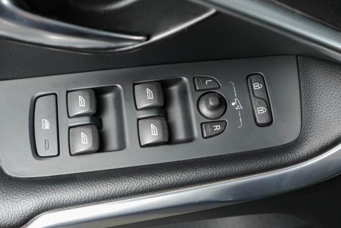 Volvo V40 II с пробегом 2014 года, цена 1 099 000 рублей, 240000 км, хэтчбек, Автокод Объявления