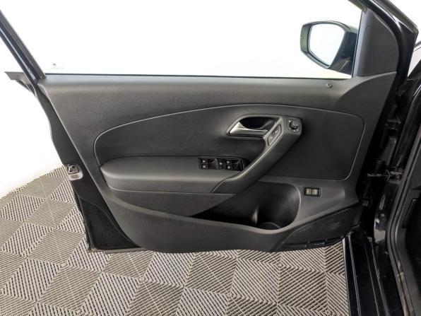 Volkswagen Polo V Рестайлинг с пробегом 2018 года, цена 1 155 000 рублей, 112449 км, седан, Автокод Объявления