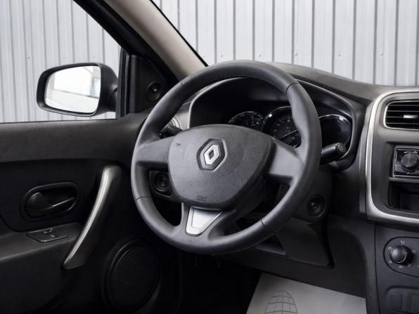 Renault Logan II с пробегом 2017 года, цена 697 000 рублей, 117258 км, седан, Автокод Объявления