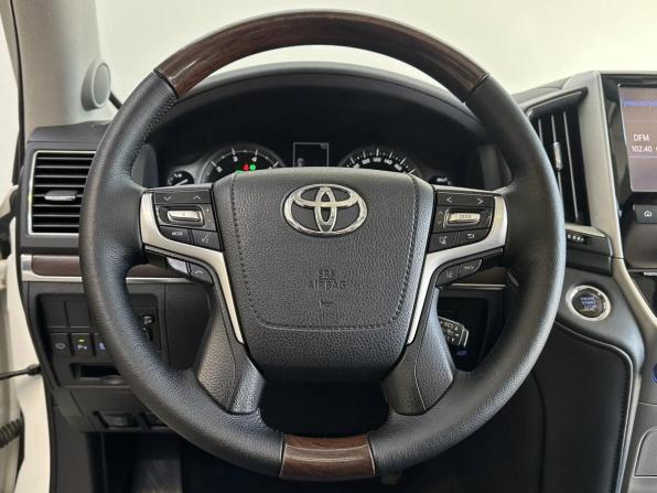 Toyota Land Cruiser 200 Series Рестайлинг 2 с пробегом 2017 года, цена 6 950 000 рублей, 220375 км, внедорожник, Автокод Объявления