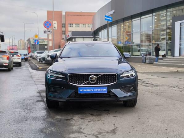 Volvo V60 Cross Country II с пробегом 2023 года, цена 6 250 000 рублей, 39628 км, универсал, Автокод Объявления