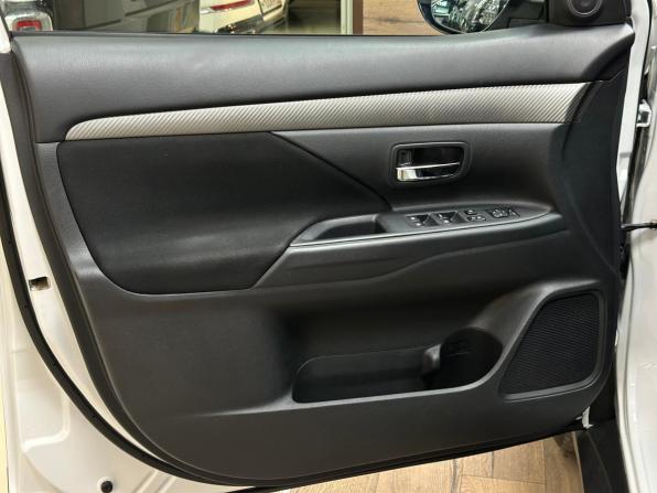 Mitsubishi Outlander III Рестайлинг 2 с пробегом 2015 года, цена 1 550 000 рублей, 202480 км, внедорожник, Автокод Объявления