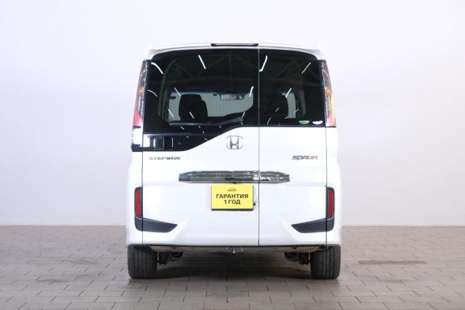 Honda Stepwgn V Рестайлинг с пробегом 2018 года, цена 2 299 000 рублей, 110000 км, минивэн, Автокод Объявления