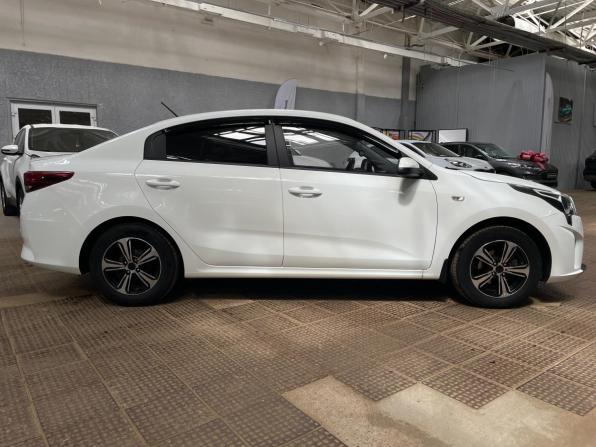 Kia Rio IV Рестайлинг с пробегом 2020 года, цена 1 610 000 рублей, 102323 км, седан, Автокод Объявления