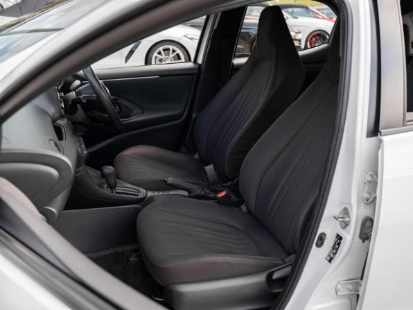 Toyota Yaris IV с пробегом 2021 года, цена 1 199 000 рублей, 151701 км, хэтчбек, Автокод Объявления