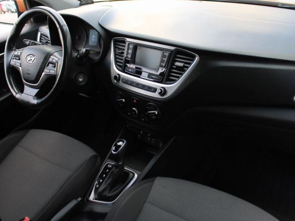 Hyundai Solaris II с пробегом 2017 года, цена 1 219 000 рублей, 113747 км, седан, Автокод Объявления