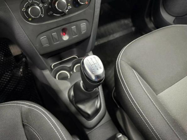 Renault Logan II Рестайлинг с пробегом 2021 года, цена 1 289 000 рублей, 60317 км, седан, Автокод Объявления