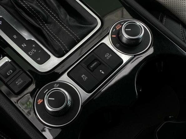 Volkswagen Touareg II Рестайлинг с пробегом 2017 года, цена 2 881 800 рублей, 183531 км, внедорожник, Автокод Объявления