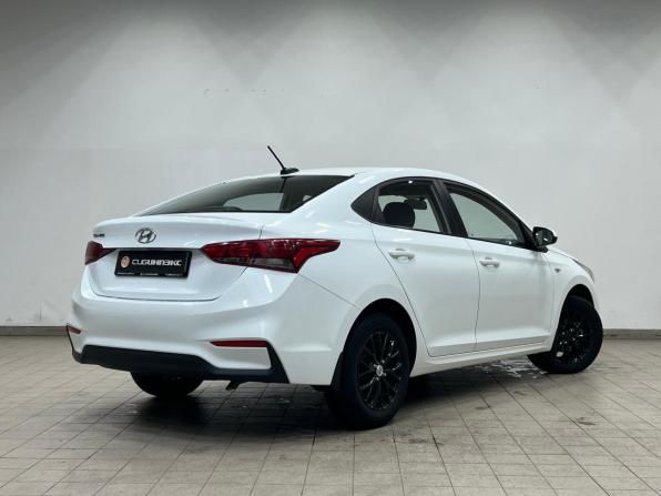 Hyundai Solaris II с пробегом 2017 года, цена 950 000 рублей, 267000 км, седан, Автокод Объявления