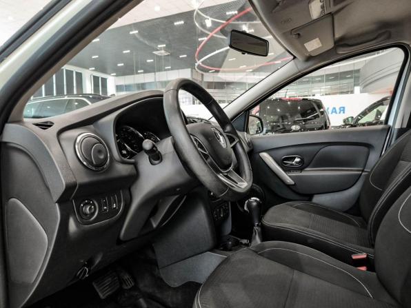 Renault Logan II Рестайлинг с пробегом 2021 года, цена 1 099 000 рублей, 70000 км, седан, Автокод Объявления