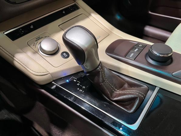 Lexus ES VI Рестайлинг с пробегом 2017 года, цена 1 995 000 рублей, 222415 км, седан, Автокод Объявления