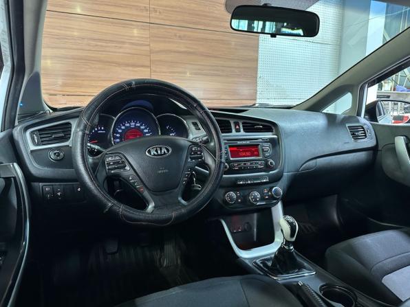 Kia Ceed II с пробегом 2012 года, цена 899 990 рублей, 216897 км, универсал, Автокод Объявления