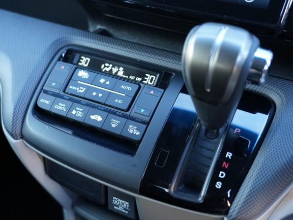 Honda Stepwgn V с пробегом 2016 года, цена 1 660 000 рублей, 133797 км, минивэн, Автокод Объявления