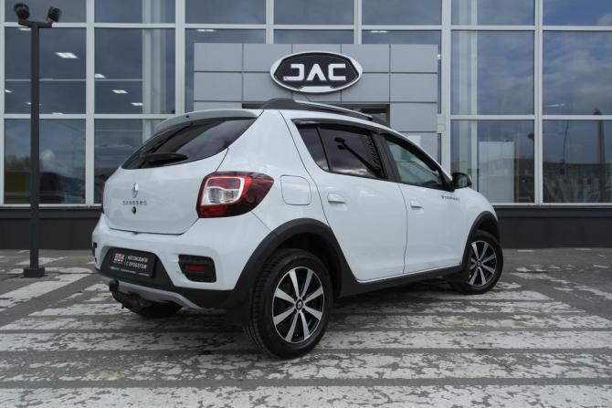 Renault Sandero II Рестайлинг с пробегом 2021 года, цена 1 550 000 рублей, 21025 км, хэтчбек, Автокод Объявления