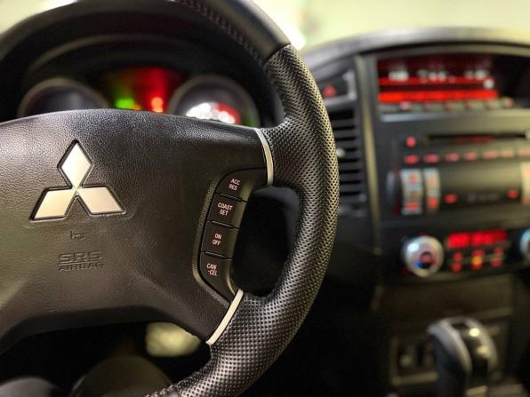 Mitsubishi Pajero IV Рестайлинг 1 с пробегом 2011 года, цена 1 600 000 рублей, 301938 км, внедорожник, Автокод Объявления