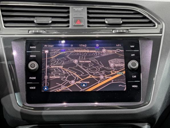 Volkswagen Tiguan II Рестайлинг с пробегом 2021 года, цена 2 790 000 рублей, 59853 км, внедорожник, Автокод Объявления