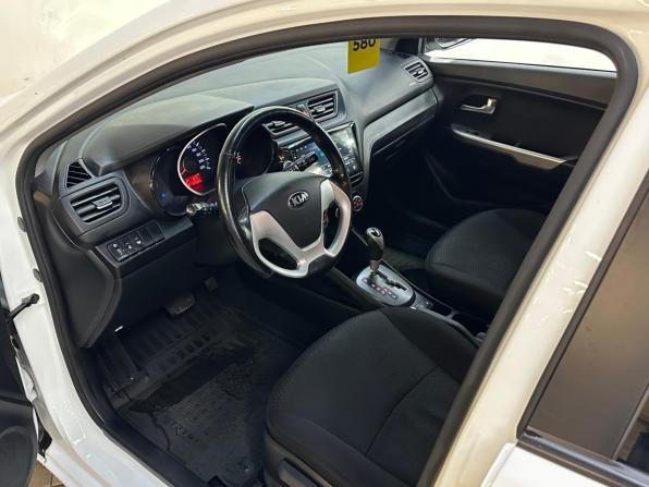 Kia Rio III Рестайлинг с пробегом 2015 года, цена 990 000 рублей, 127000 км, хэтчбек, Автокод Объявления
