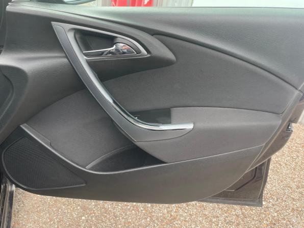 Opel Astra J Рестайлинг с пробегом 2013 года, цена 656 000 рублей, 215369 км, хэтчбек, Автокод Объявления