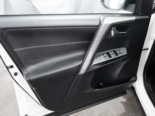 Toyota RAV4 IV (XA40) Рестайлинг с пробегом 2017 года, цена 2 350 000 рублей, 166013 км, внедорожник, Автокод Объявления