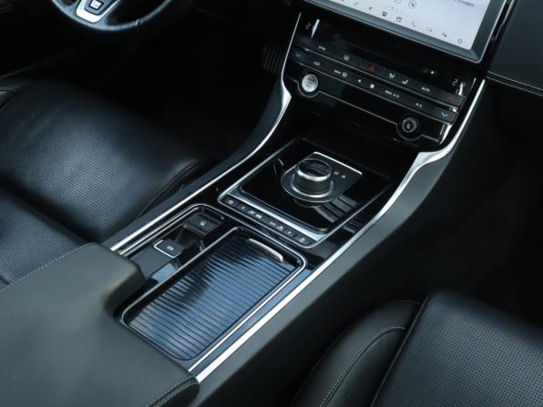 Jaguar XE I с пробегом 2018 года, цена 2 199 000 рублей, 55237 км, седан, Автокод Объявления